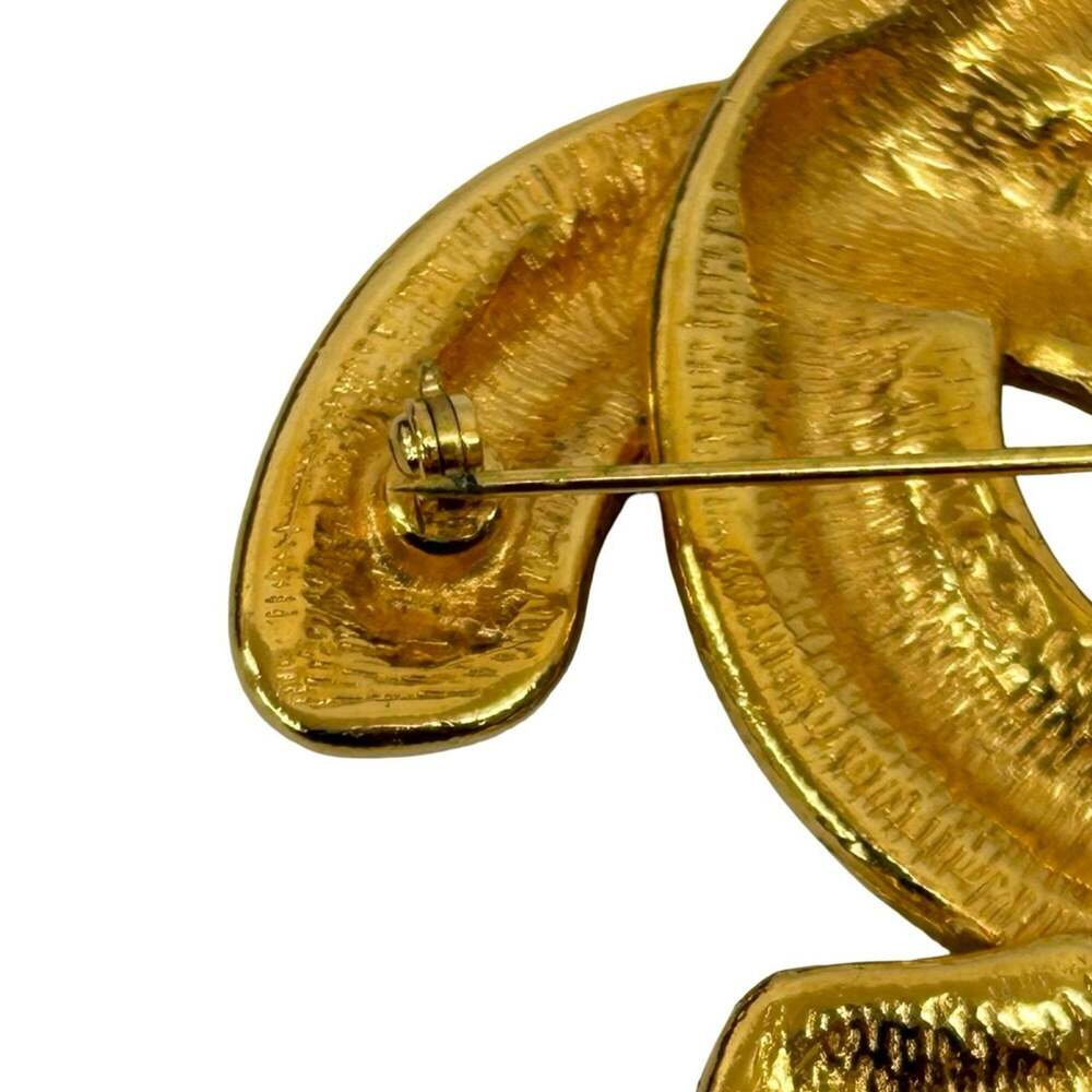 CHANEL Authentic Gold Logo Brooch - Picture 4 of 4
